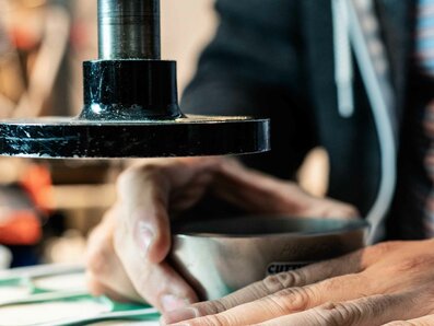 Produktion bei Floss Bros. Buttons