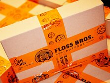Paketversand bei Floss Bros. Buttons