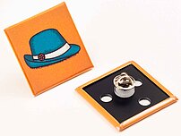 Button mit Pin und Butterfly Verschluss